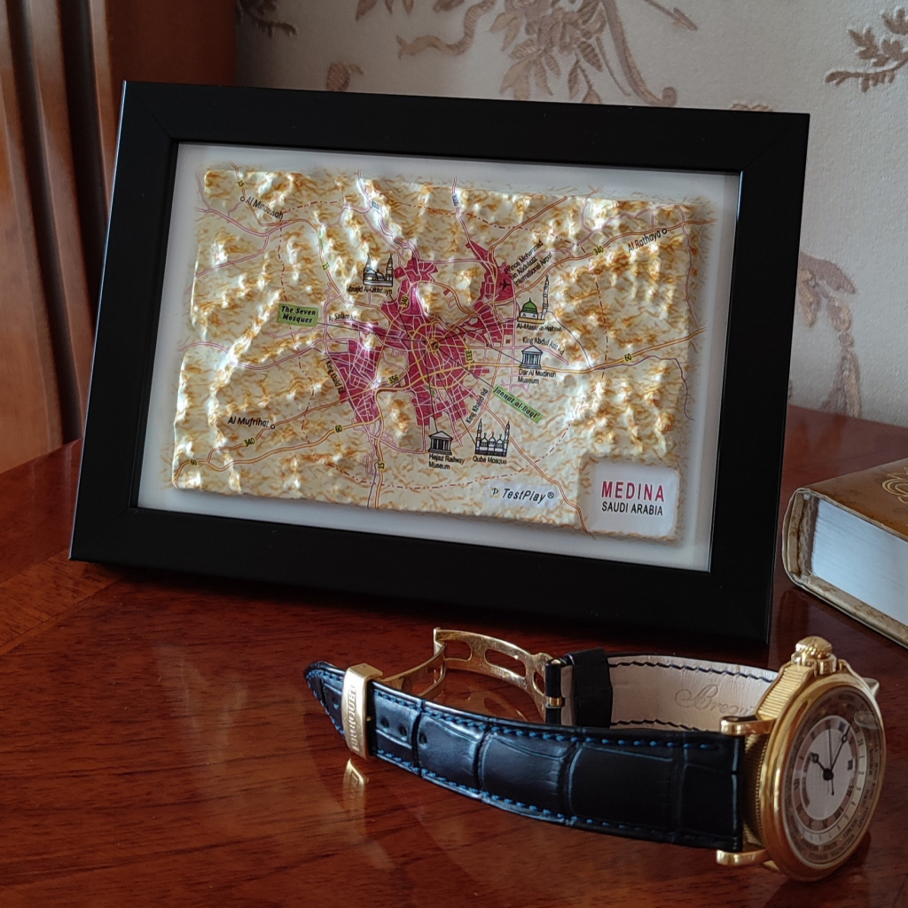 Medina 3D map in frame — elegant interior with desk decor